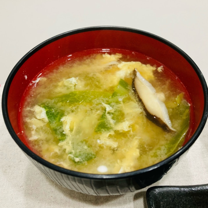 キャベツと椎茸とふんわり卵のお味噌汁